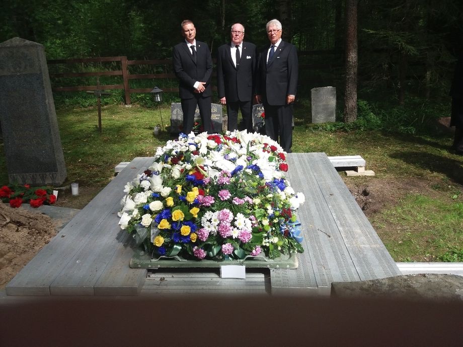 Veljemme Pekka Markkasen hautajaisissa 12.8.2017, Seppo, Ilpo ja Risto.