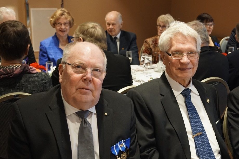 Ilpo, Risto ja Kari, Melvin Jones- ja Aarne Ritari- juhlalounaalla Kuopiossa 19.1.2019.